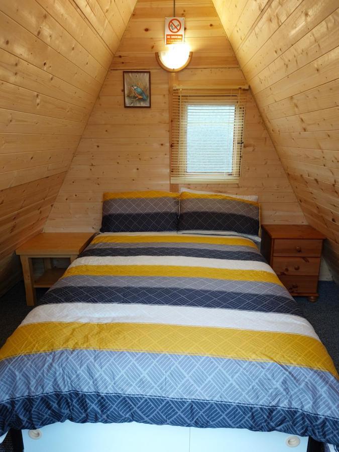 Готель "George'S" Lakeside Wooden Tipi Clare Екстер'єр фото